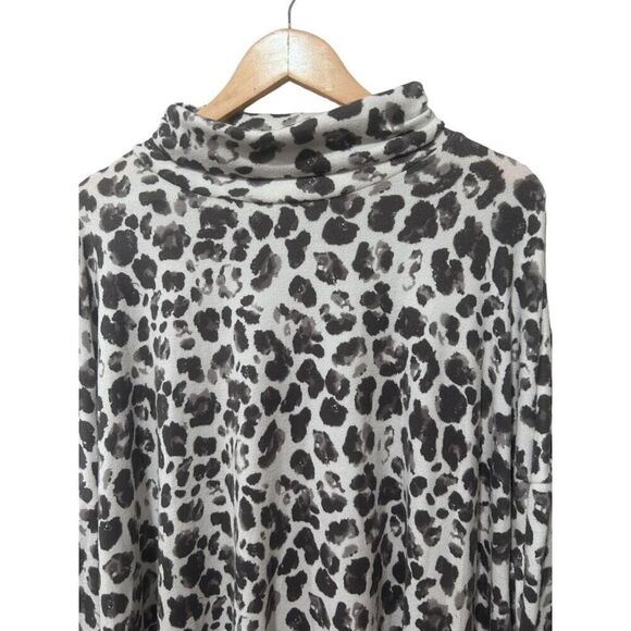 C&C California Leopard Animal Print Sugar Swizzle Mock Neck Sweater Blouse Size - Picture 3 of 9